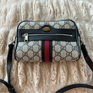Gucci Ophidia GG Mini Bag in Navy.
Pristine Condition!